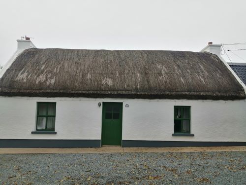 Rope-thatched cottage at Tirhomin, Milford was one of the properties that benefitted under the Thatch Repair Grant Scheme in 2022.  The scheme allows for small-scale thatch repairs as evidenced by the ‘patch’ repairs shown.